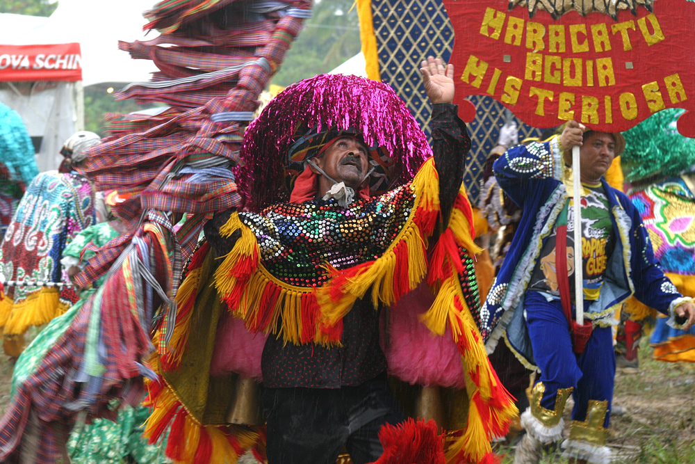 A brabeza Pernambucana diante o absurdo - Caboclo de Lança e a chuva na Festa da Lavadeira (Foto: Festa da Lavadeira/ Divulgação)